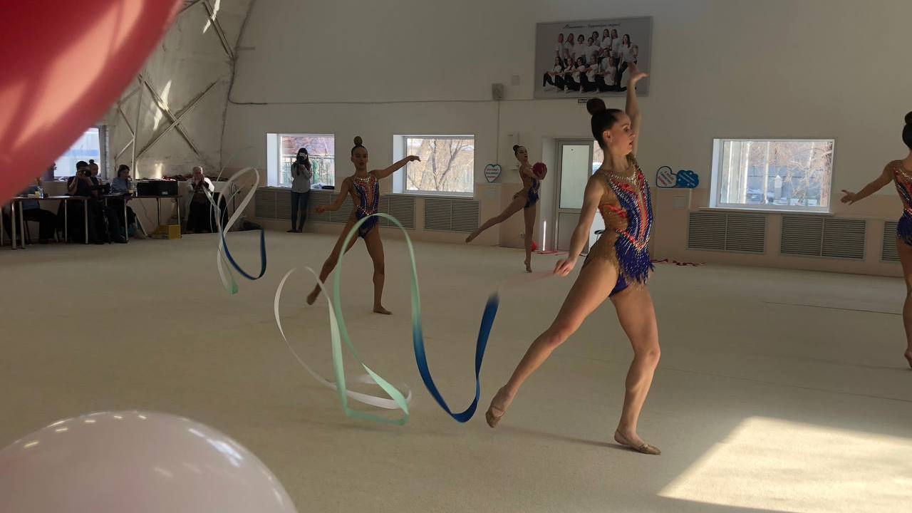 Чудеса растяжки: в Челябинской области прошло первенство по гимнастике
