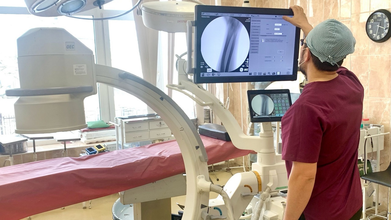 Врачи в Магнитогорске спасли женщину, которая сломала позвоночник после падения с 5 этажа