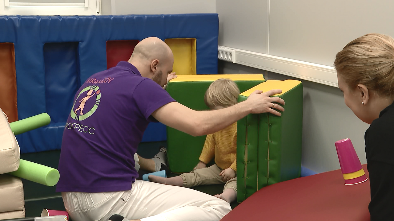 В Челябинске помогают детям с редкой генетической болезнью 