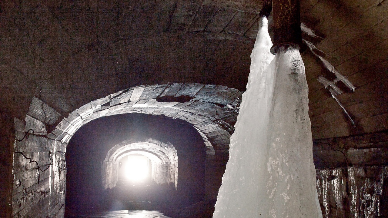 Сосульки выше человеческого роста нашли в горах Челябинской области