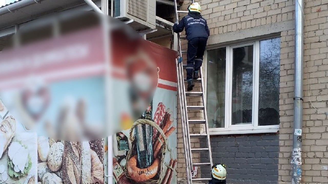 В Челябинской области спасли пенсионерку, которая сутки лежала в запертой квартире