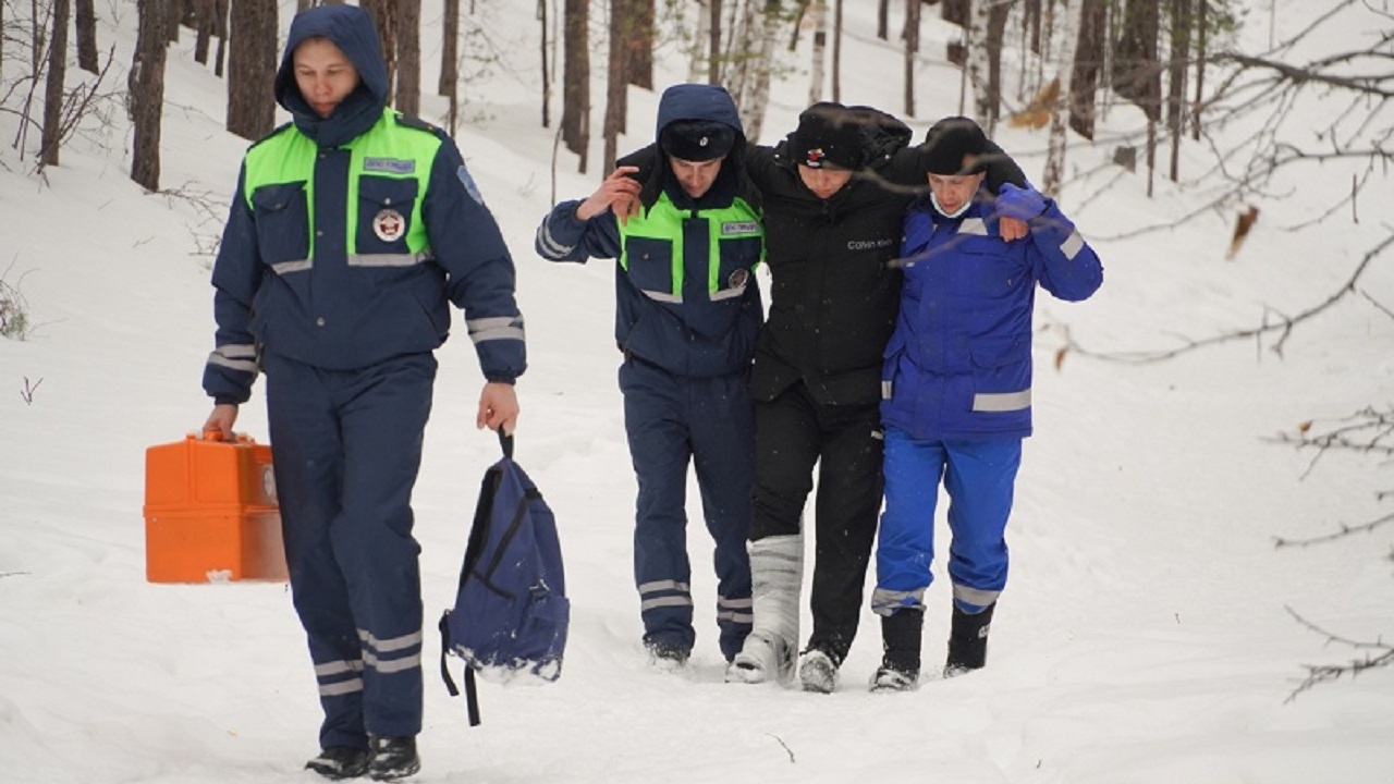 В Челябинской области эвакуировали туриста, который неудачно скатился с горы