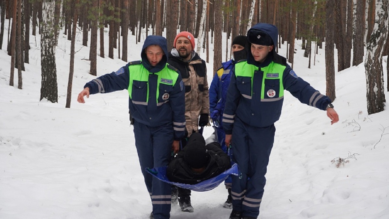 В Челябинской области эвакуировали туриста, который неудачно скатился с горы В Челябинской области эвакуировали туриста, который неудачно скатился с горы
