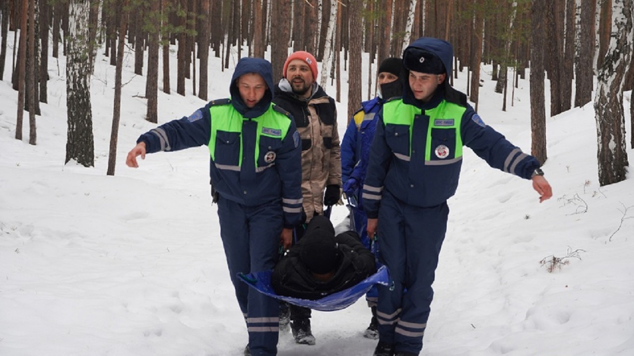 В Челябинской области эвакуировали туриста, который неудачно скатился с горы