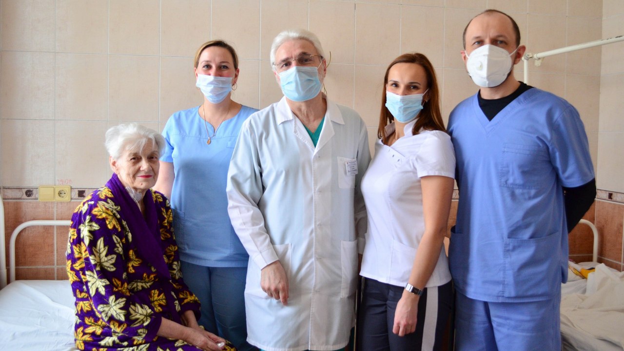 Врачи Челябинска удалили редкую опухоль размером с грейпфрут