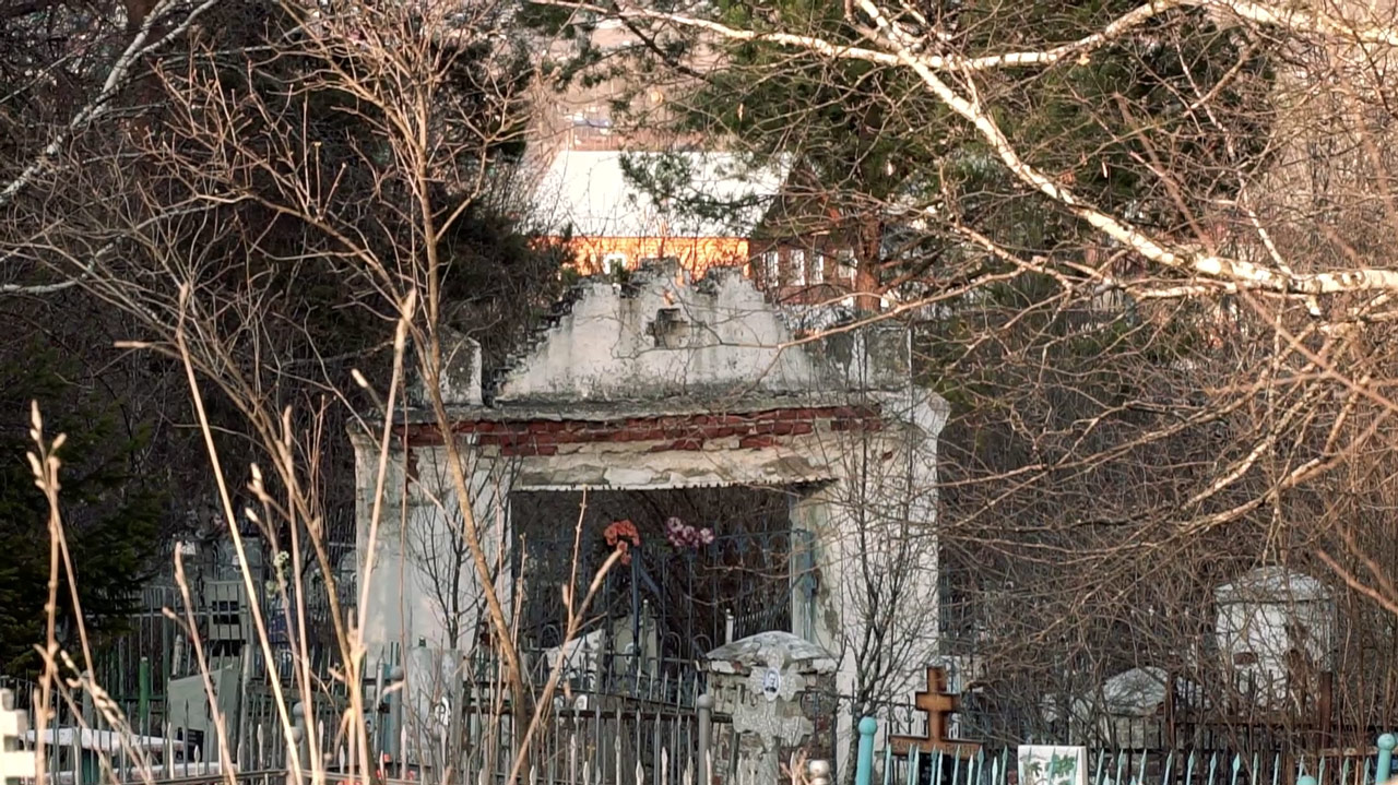 Где захоронен родственник. Кладбище. Кладбище фото. Кладбищенский дом. Фотографии кладбища.