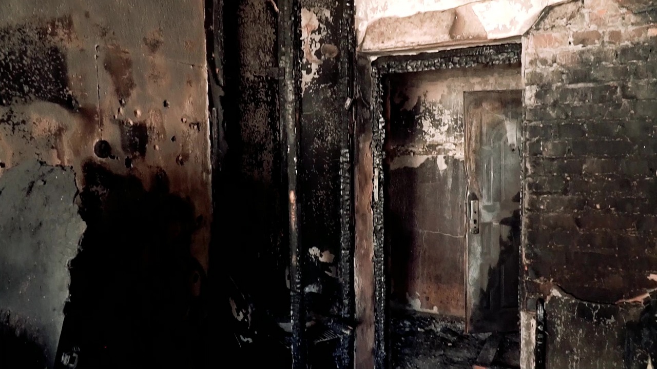 Восемь пожаров за неделю произошло в бесхозном общежитии на Южном Урале