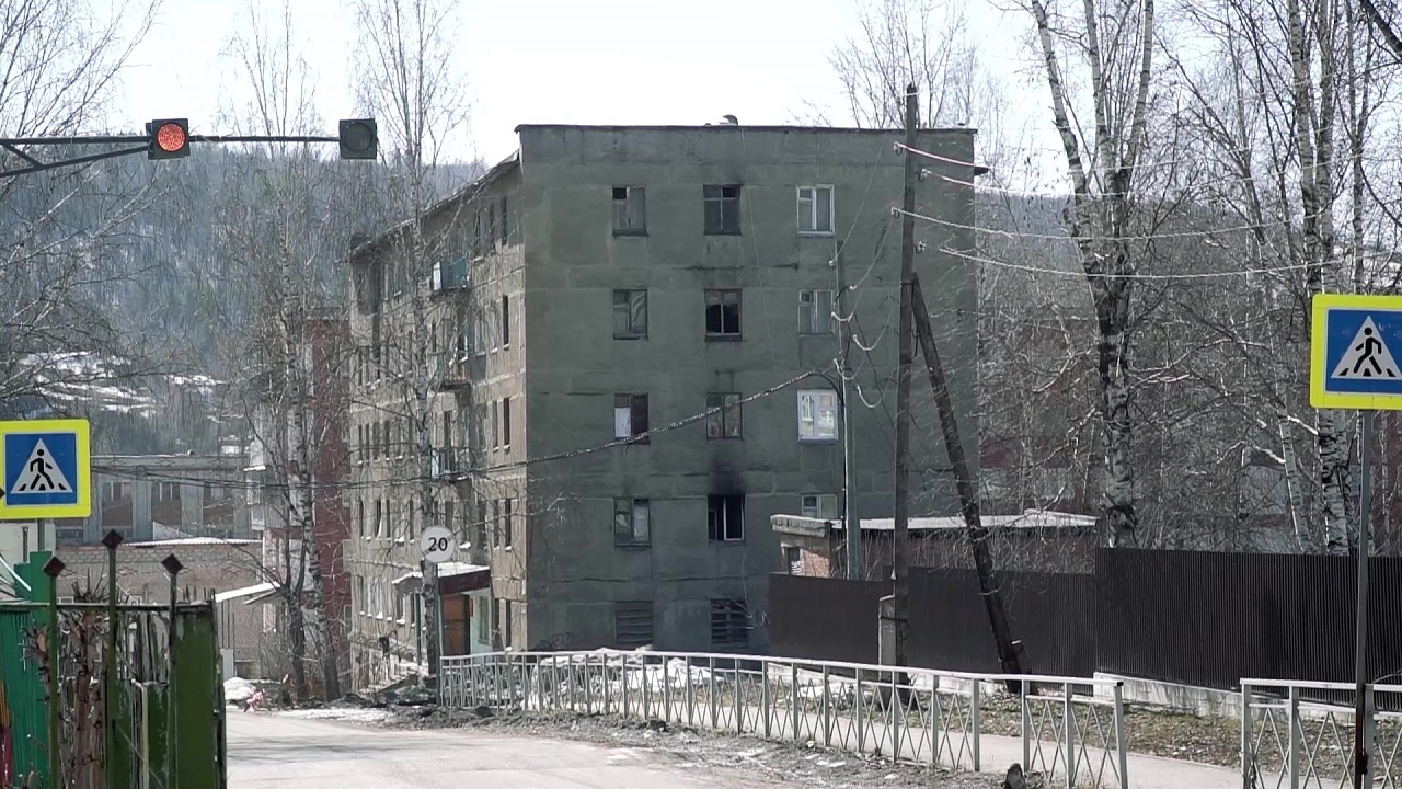 Восемь пожаров за неделю произошло в бесхозном общежитии на Южном Урале
