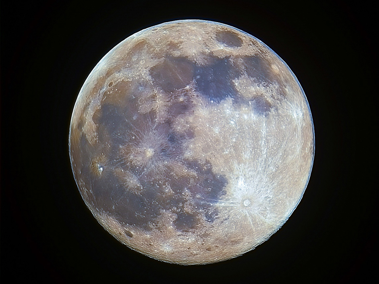 Житель Челябинской области сделал детальный снимок Луны из 600 фотографий