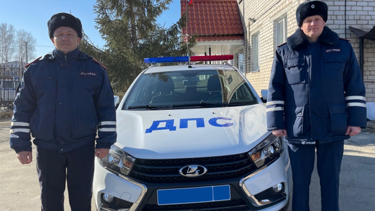 Полицейские в Челябинской области помогли семейной паре, которая застряла на трассе Полицейские в Челябинской области помогли семейной паре, которая застряла на трассе