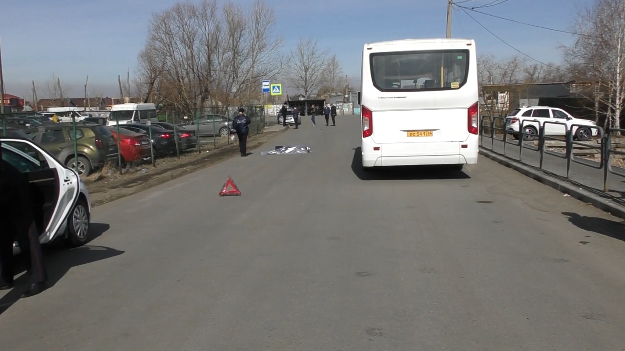 Автобус сбил насмерть пенсионерку в Челябинске ВИДЕО