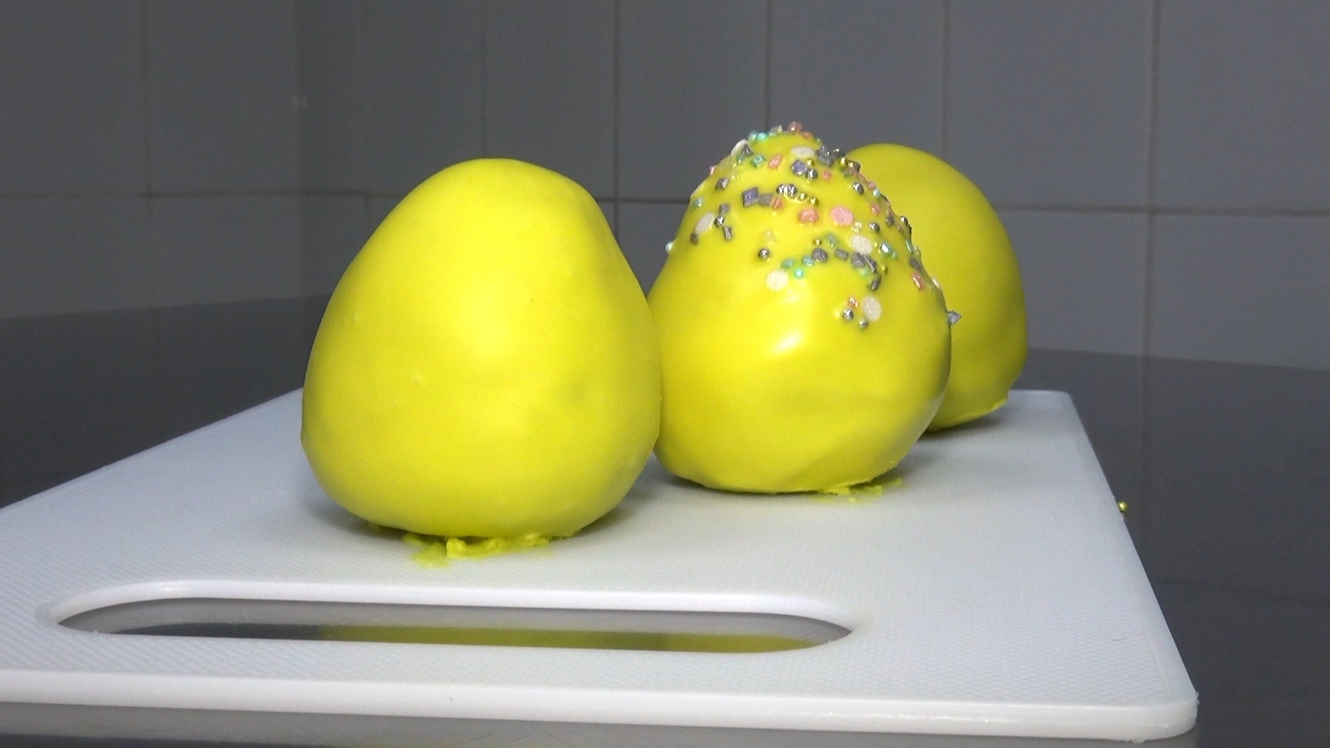 Кондитер из Челябинской области показала, как сделать сладкие яйца на Пасху