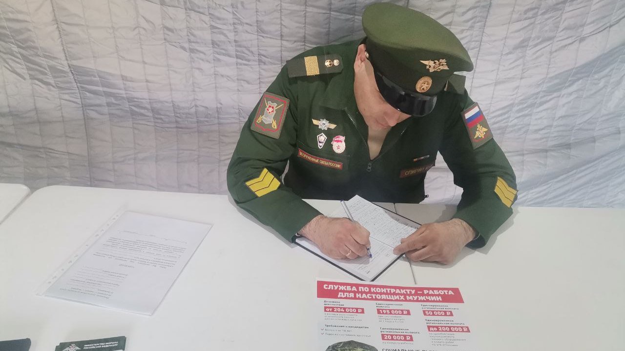 Мобильный пункт отбора на службу по контракту заработал в Челябинской области