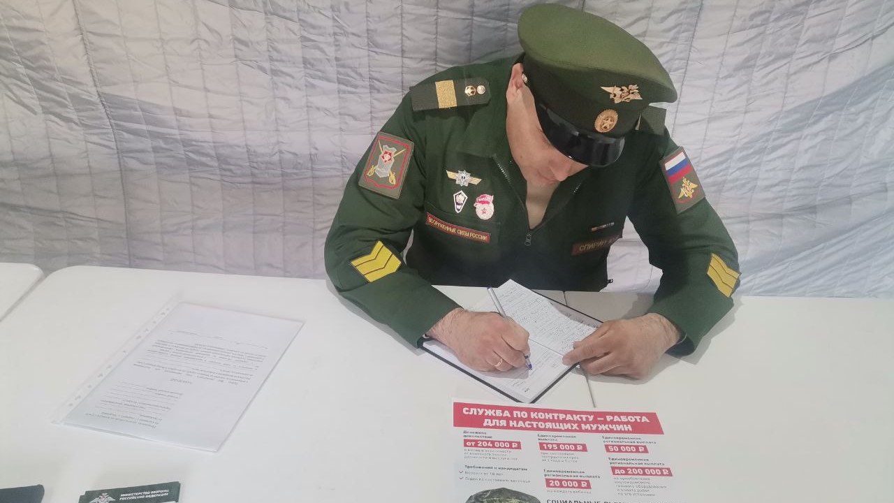 Мобильный пункт отбора на службу по контракту заработал в Челябинской области Мобильный пункт отбора на службу по контракту заработал в Челябинской области