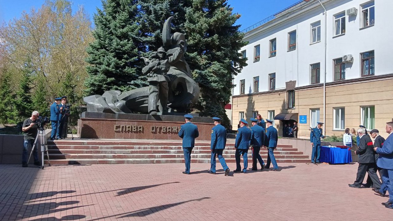 Память погибших при исполнении обязанностей пожарных почтили в Челябинске Память погибших при исполнении обязанностей пожарных почтили в Челябинске