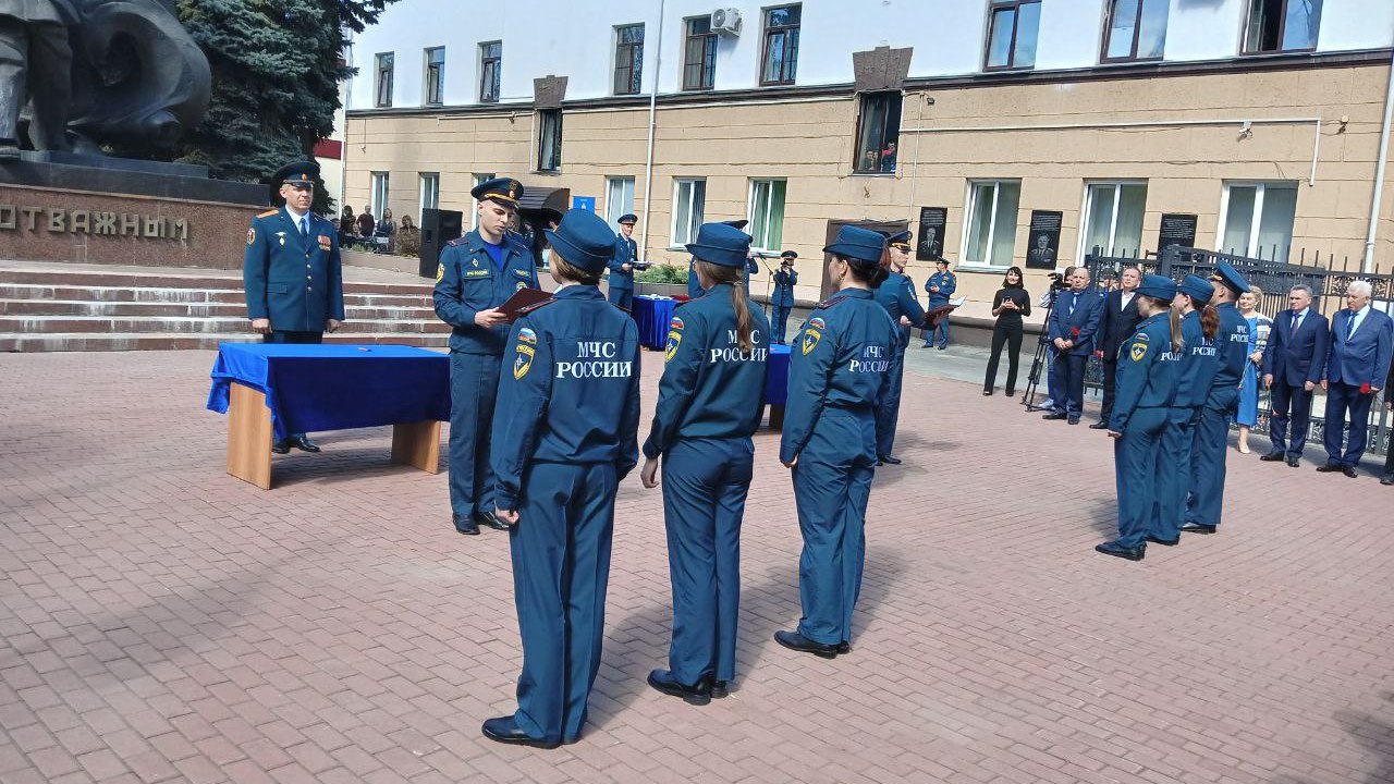 Память погибших при исполнении обязанностей пожарных почтили в Челябинске