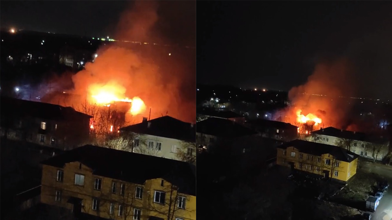 Заброшенный дом сгорел во время ночного пожара под Челябинском