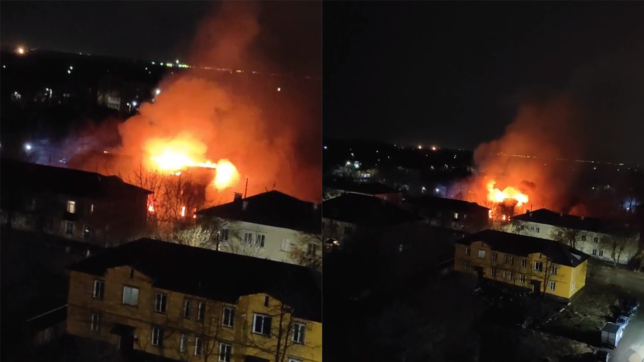 Заброшенный дом сгорел во время ночного пожара под Челябинском Заброшенный дом сгорел во время ночного пожара под Челябинском