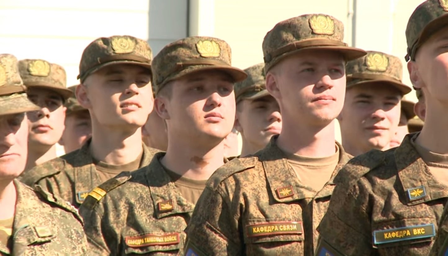 Студенты из Челябинска готовятся к шествию на Параде Победы