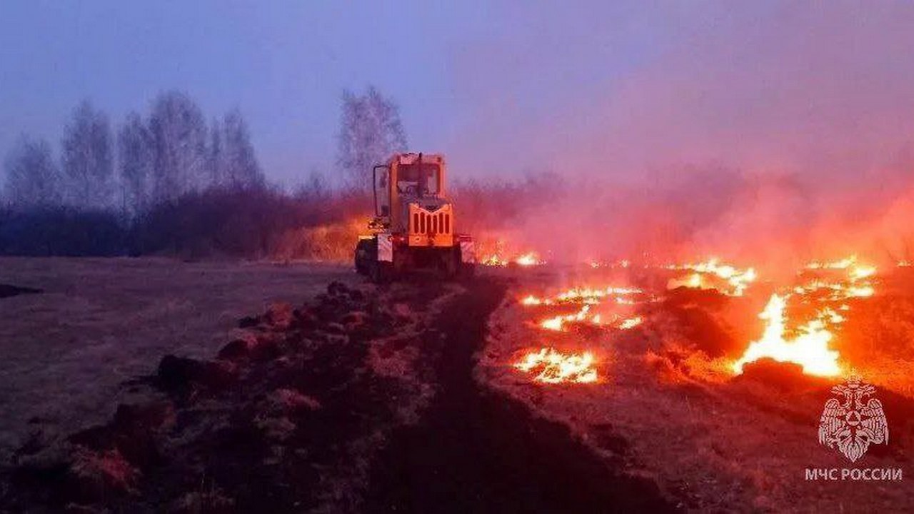 В Челябинской области пожар площадью в 24 га чуть не подобрался к 3 деревням