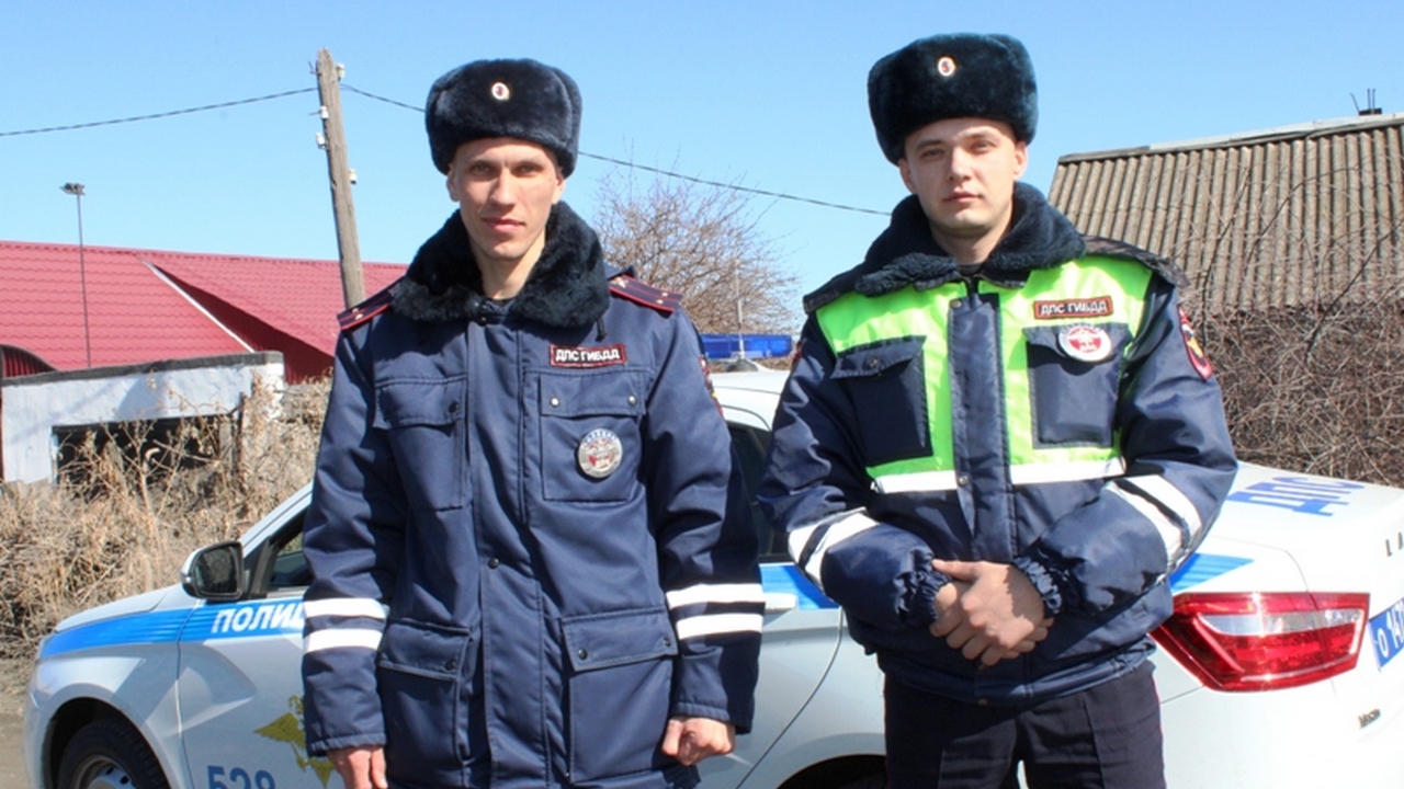Полицейские в Челябинской области спасли семью с двумя детьми от пожара