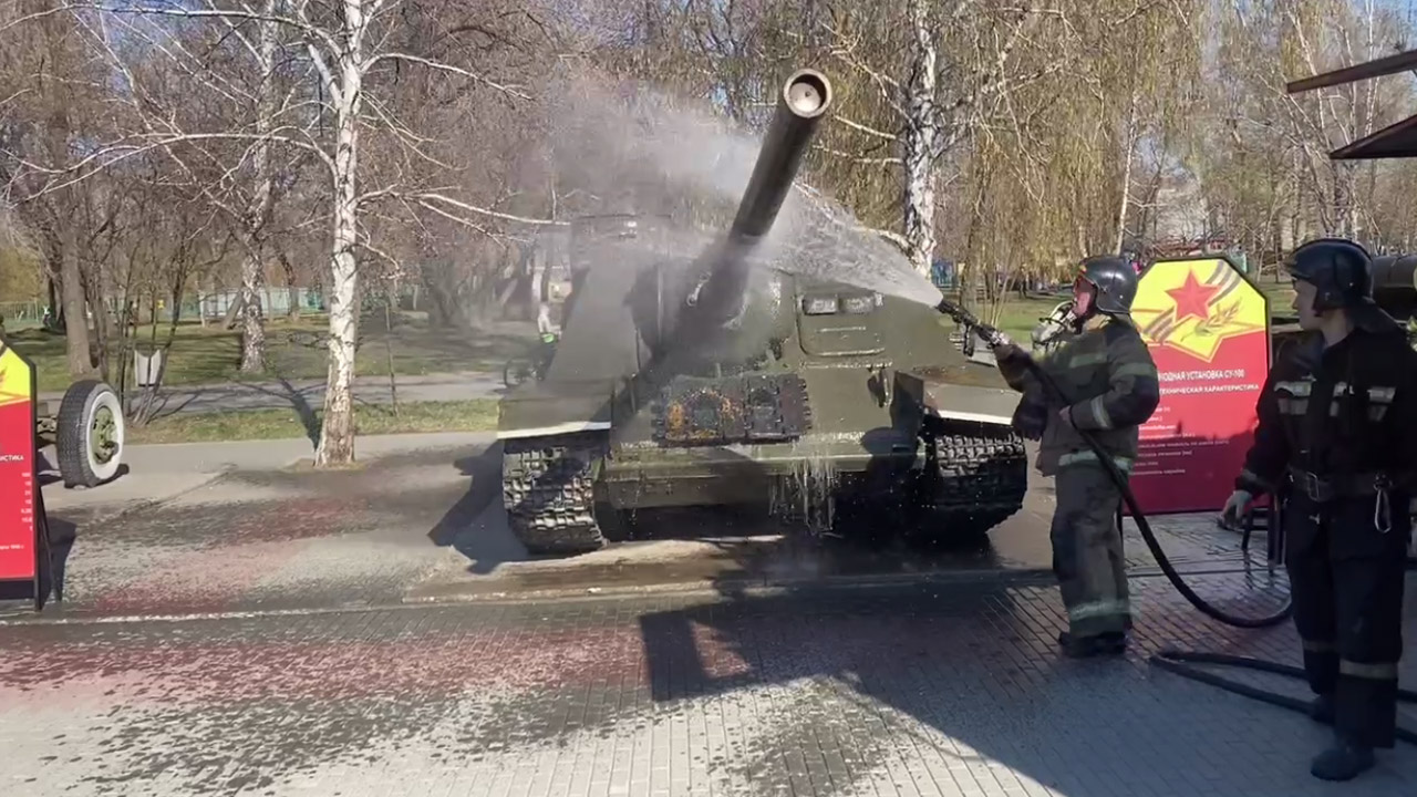 Душ для танков в Саду Победы устроили в Челябинске