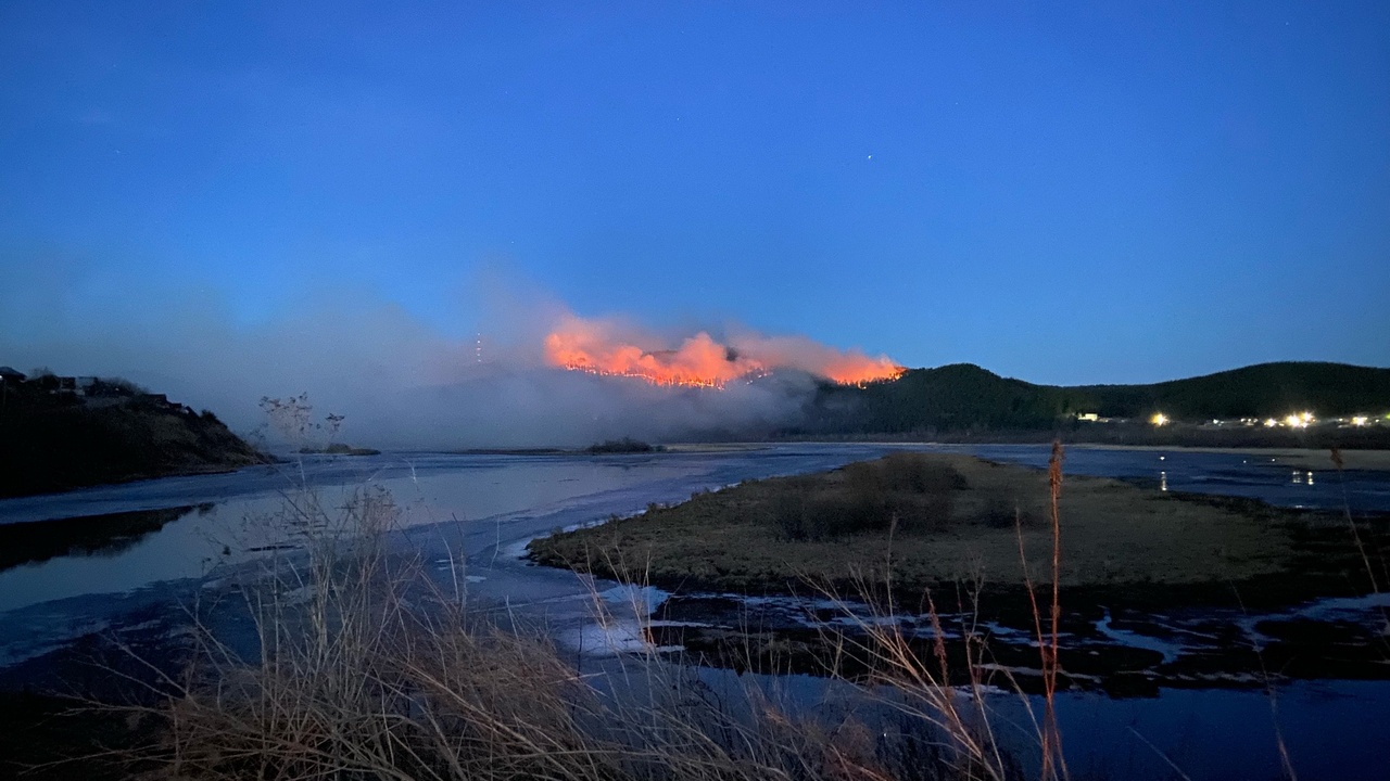 Крупный лесной пожар в Челябинской области распространился на площади в 10 гектаров