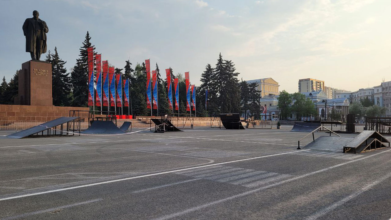 File:Пл.революции.1.Челябинск.JPG - Wikimedia Commons