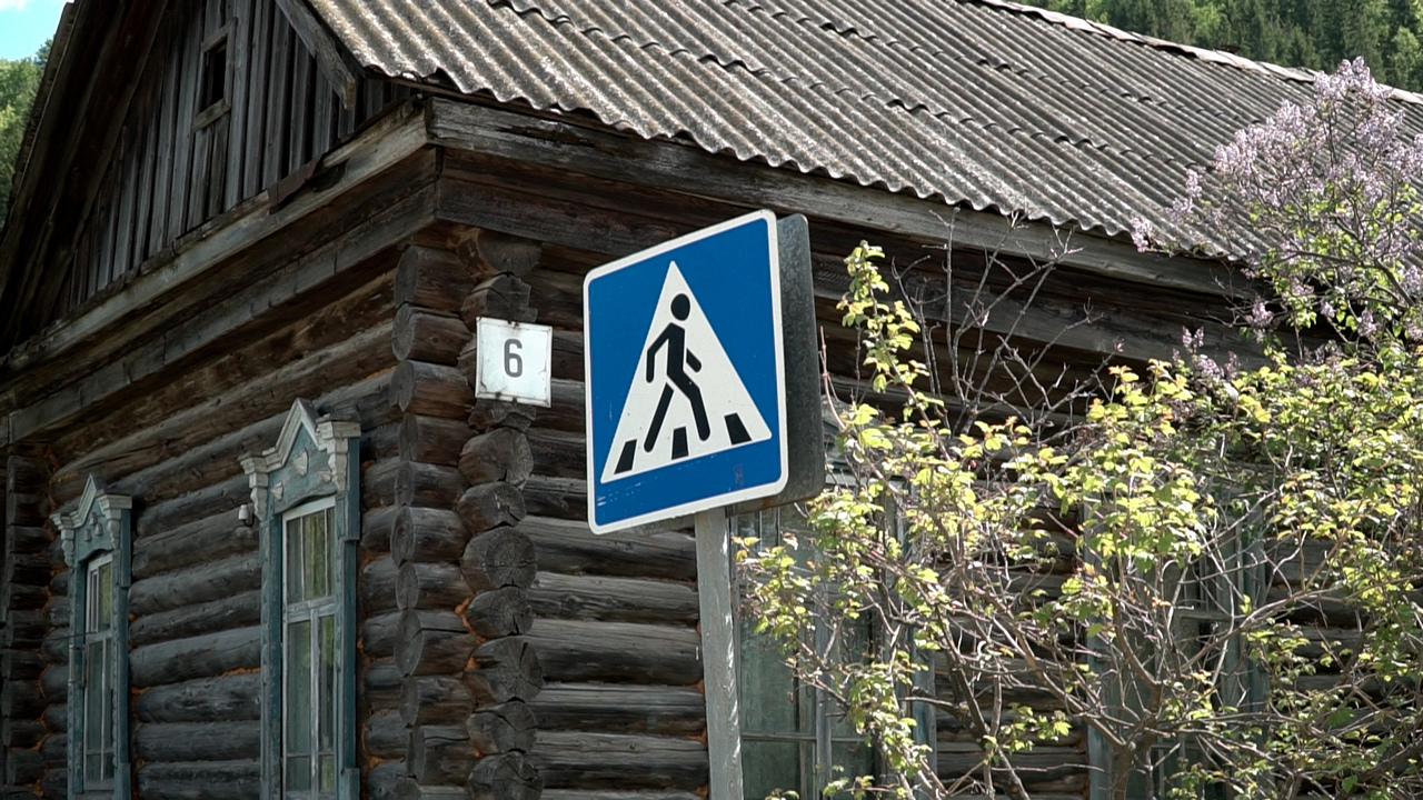 Село на Южном Урале оказалось отрезано от цивилизации из-за разбитой дороги