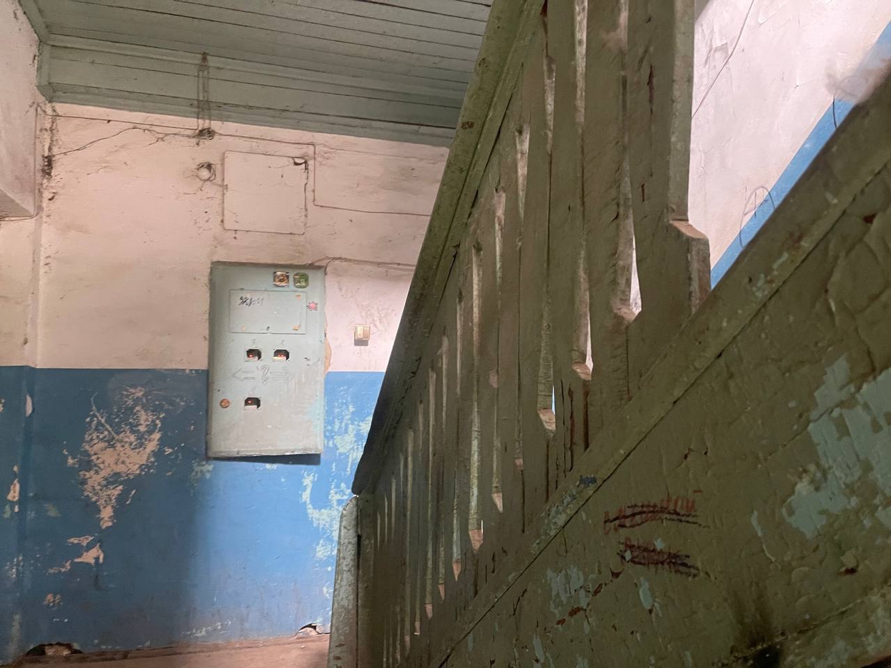Трещины в стенах и крысы: дождутся ли челябинцы расселения аварийного дома