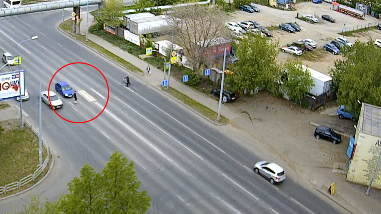 Автомобиль сбил 17-летнего подростка на пешеходном переходе в Челябинске