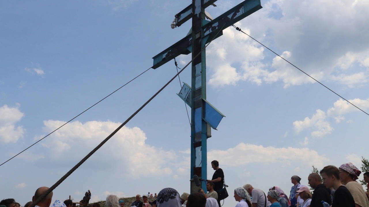 Православные в Челябинской области совершили 22-километровый крестный ход на гору