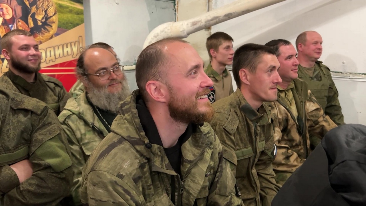 Военнослужащие из Челябинской области связались с родными по телемосту