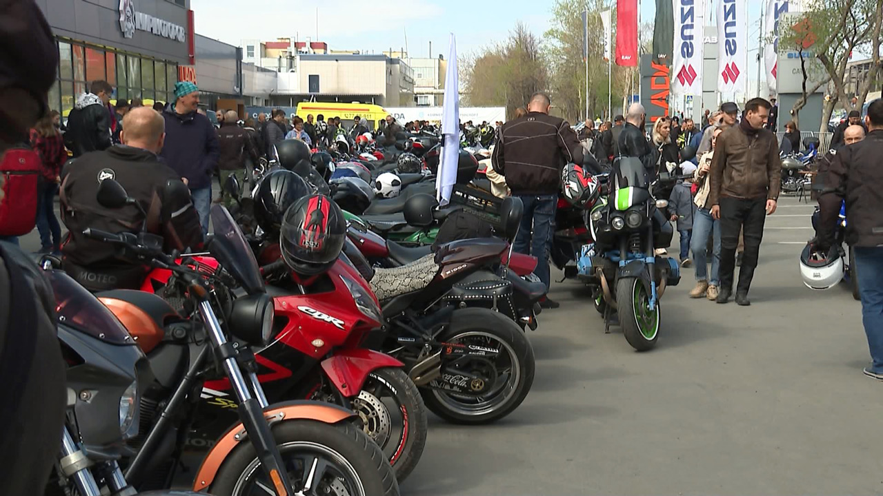 Байкеры в Челябинске официально открыли мотосезон