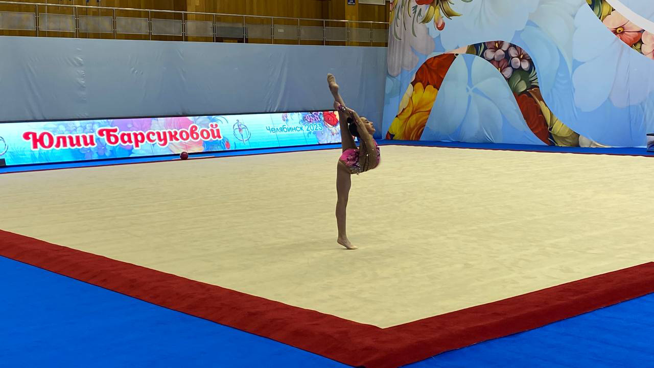 Олимпийская чемпионка посетила первенство Челябинска по художественной гимнастике