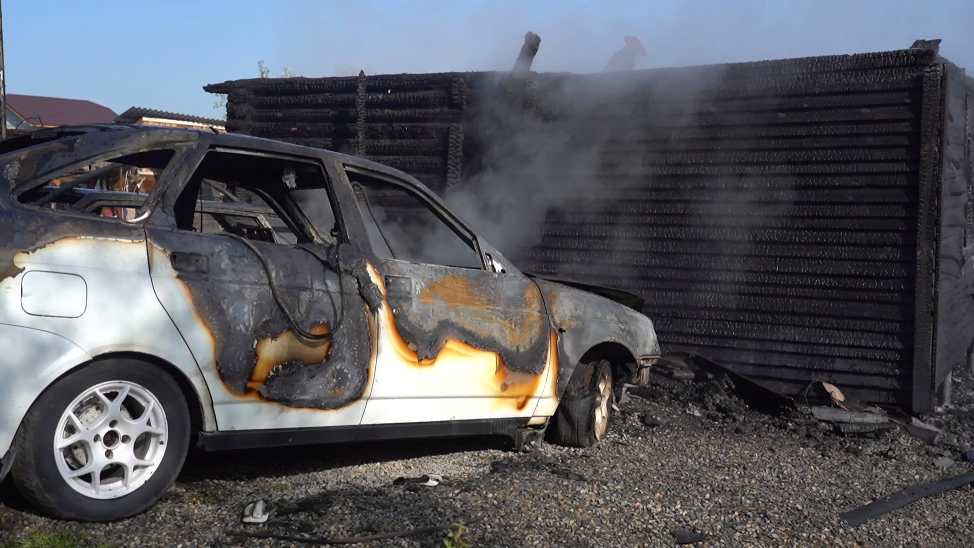 Под Златоустом сгорели несколько частных домов и автомобилей, пострадали люди