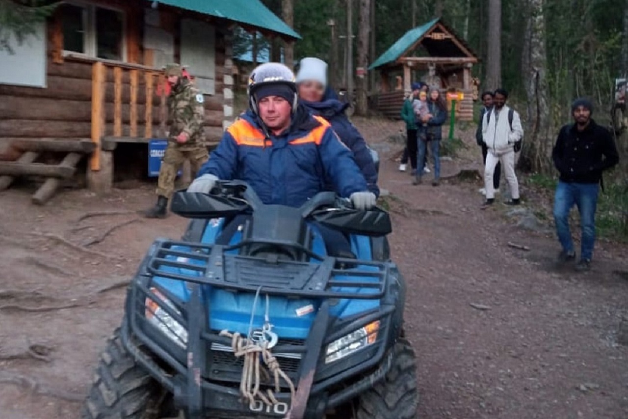 Девушку из Индии эвакуировали в горах Челябинской области Девушку из Индии эвакуировали в горах Челябинской области