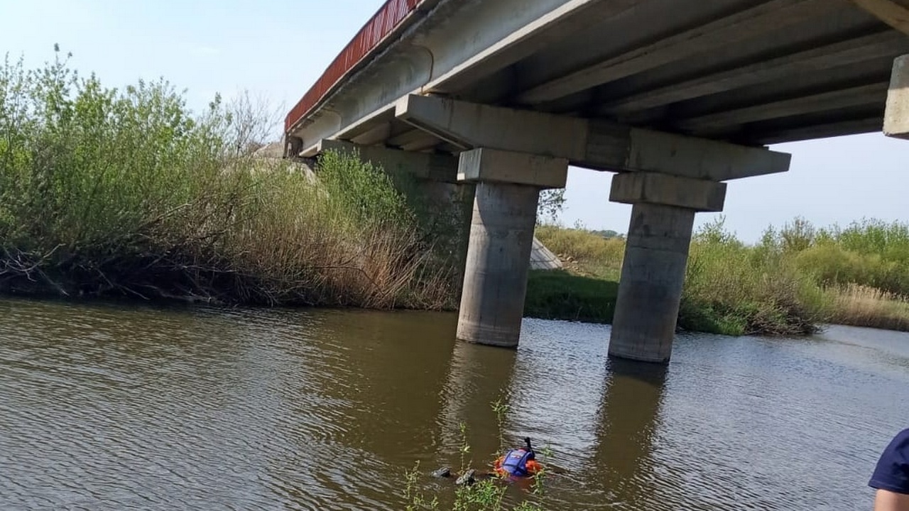 В Челябинской области 20-летний парень погиб, спрыгнув в реку с моста