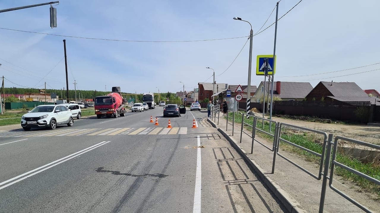Под колеса автомобиля под Челябинском попала 14-летняя девочка Под колеса автомобиля под Челябинском попала 14-летняя девочка