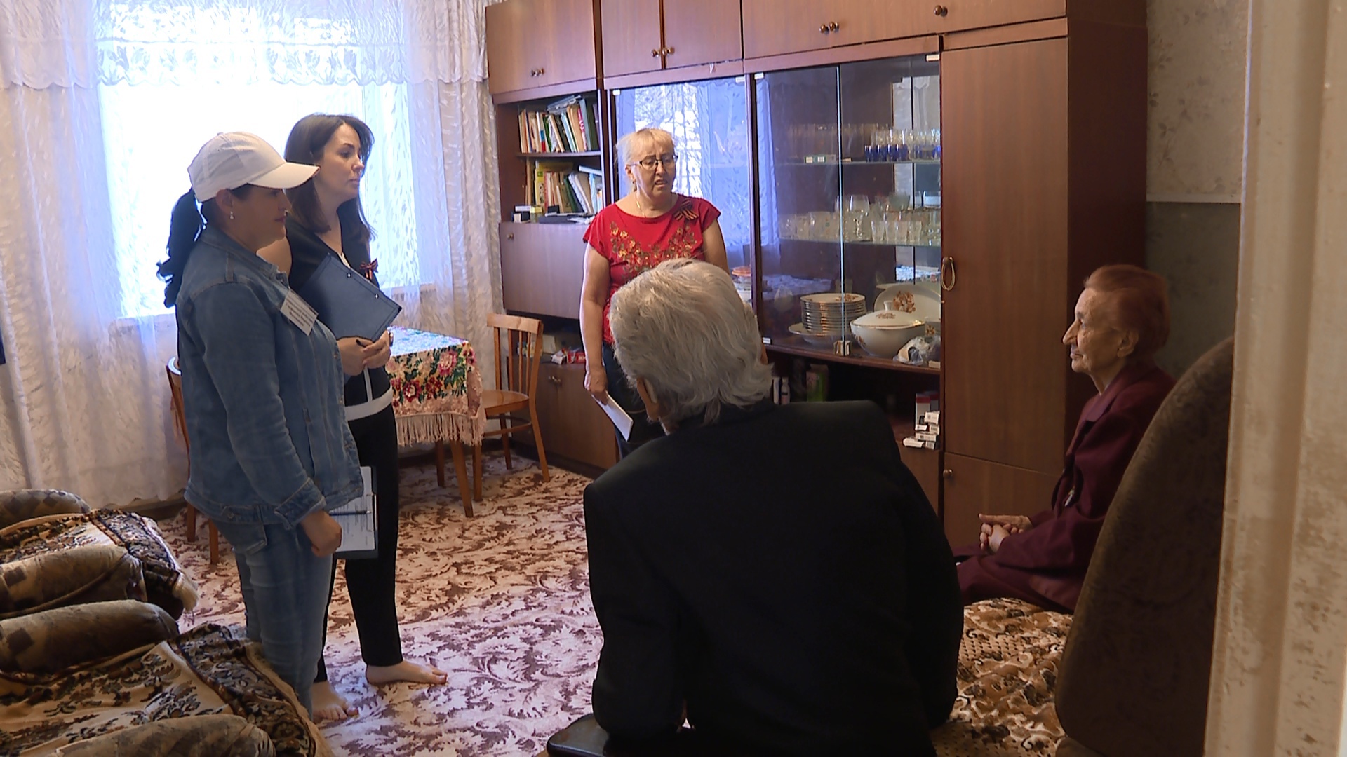 Помощь тем, кто ковал Победу: на Урале проходит акция поддержки ветеранов Помощь тем, кто ковал Победу: на Урале проходит акция поддержки ветеранов