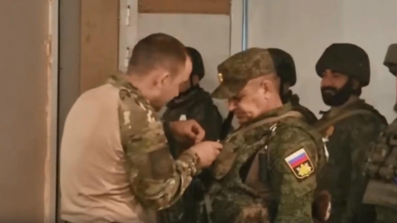 Челябинец с позывным "Ангел" получил в ДНР медаль за отвагу Челябинец с позывным "Ангел" получил в ДНР медаль за отвагу