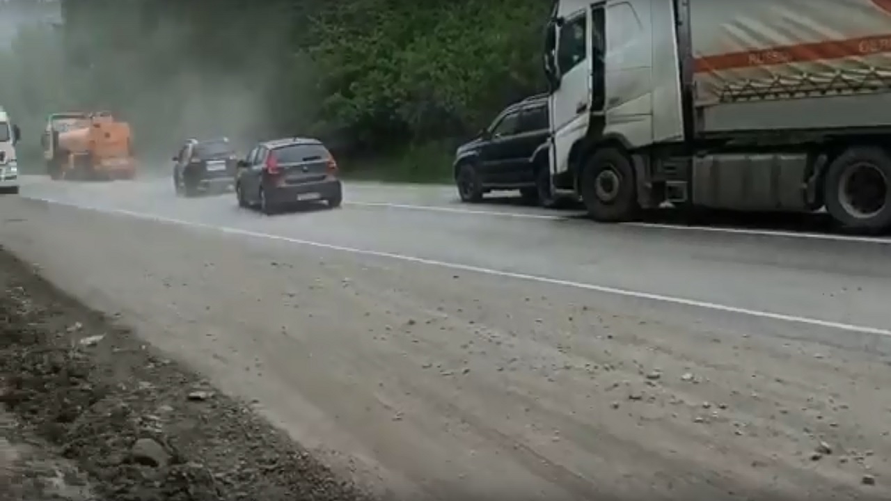 Пробка возникла на трассе М5 в Челябинской области из-за тройного ДТП Пробка возникла на трассе М5 в Челябинской области из-за тройного ДТП