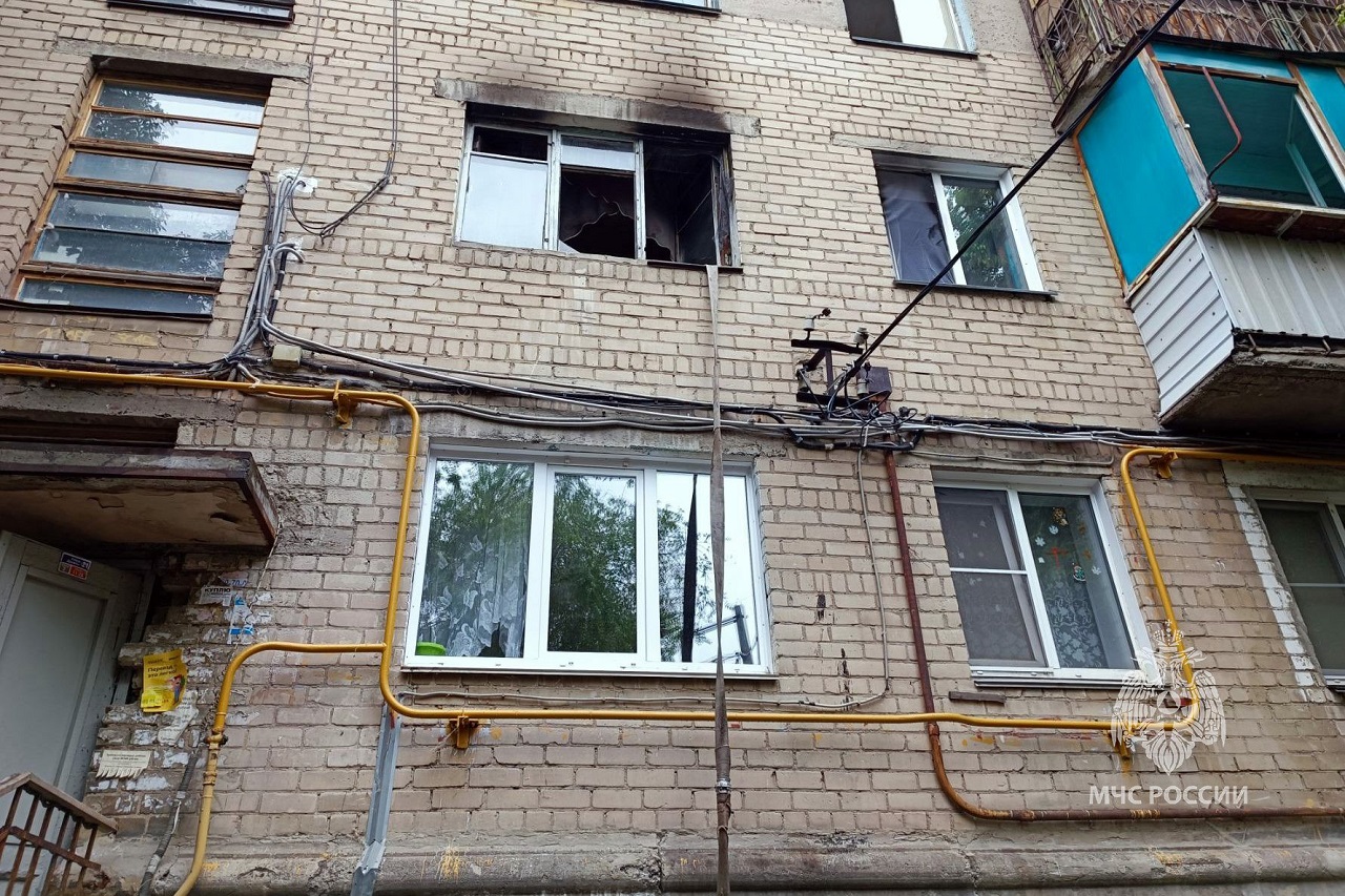 При пожаре в жилом доме в Челябинске спасли 4 человек
