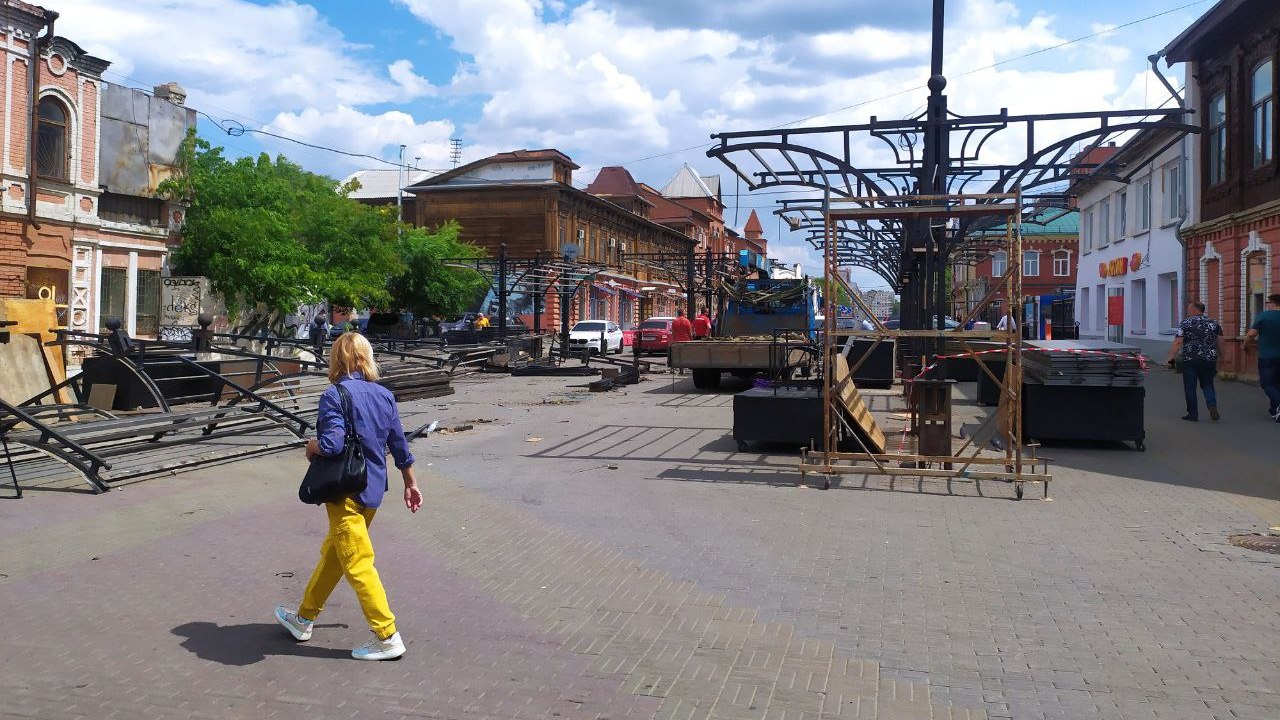 На главной пешеходной улице Челябинска демонтируют торговые ряды
