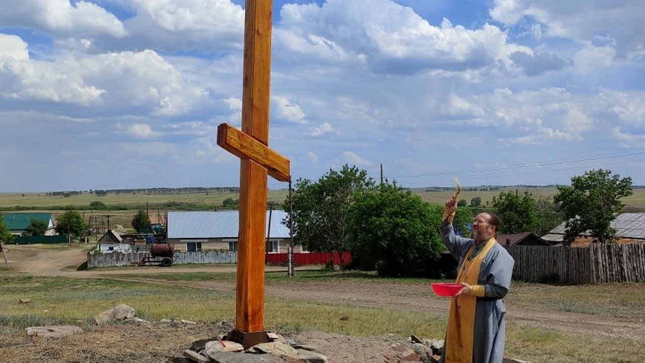 В Челябинской области на месте старинной церкви установили Поклонный крест