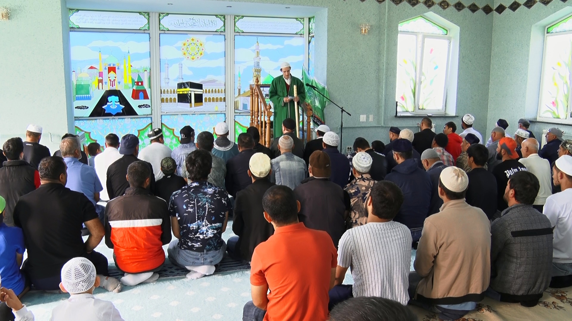 В мечетях Челябинской области прошел праздничный намаз в честь Курбан-байрам