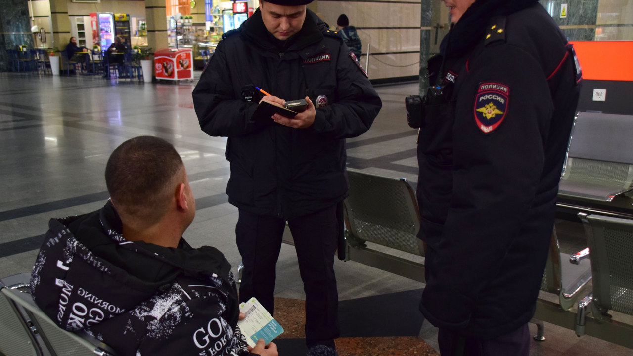 Подделка документов и взятки: с Южного Урала депортируют нелегальных мигрантов Подделка документов и взятки: с Южного Урала депортируют нелегальных мигрантов