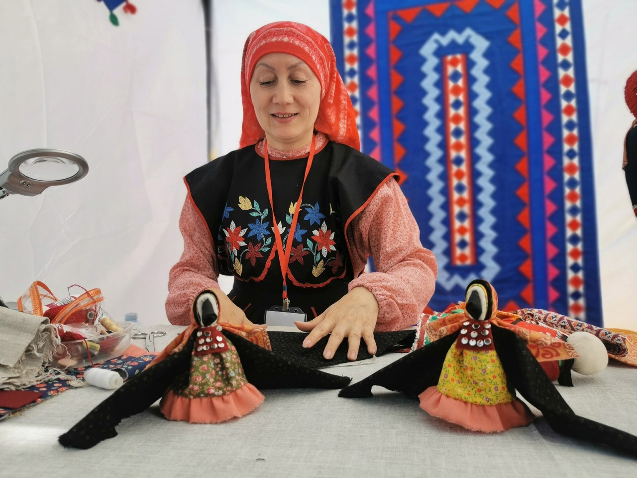 Мастерица из Челябинской области создала кукол по легенде о "Вороньей каше"