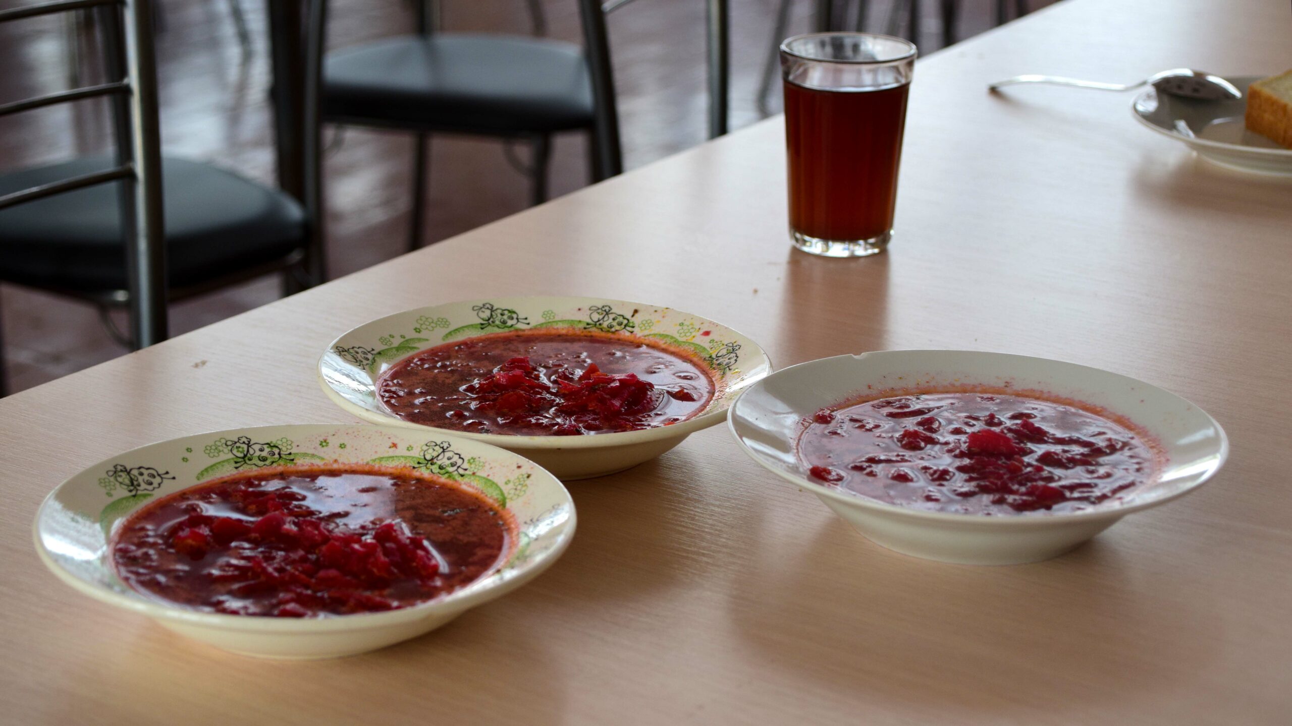 80% обедов в школьных столовых Челябинской области попадают в мусорное ведро