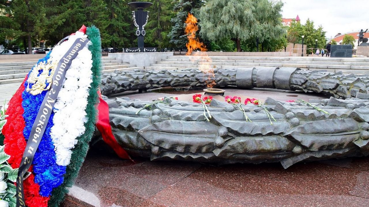 Свечи памяти зажигают в городах Челябинской области